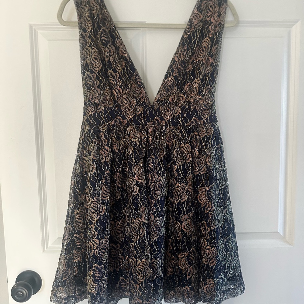 Lulu’s deep-v cut tunic